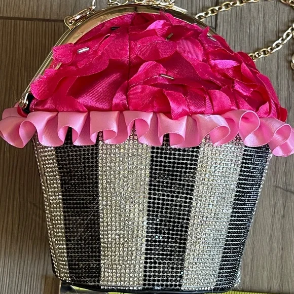 Betsey Johnson Cupcake Crossbody Bag- - Picture 4 of 8